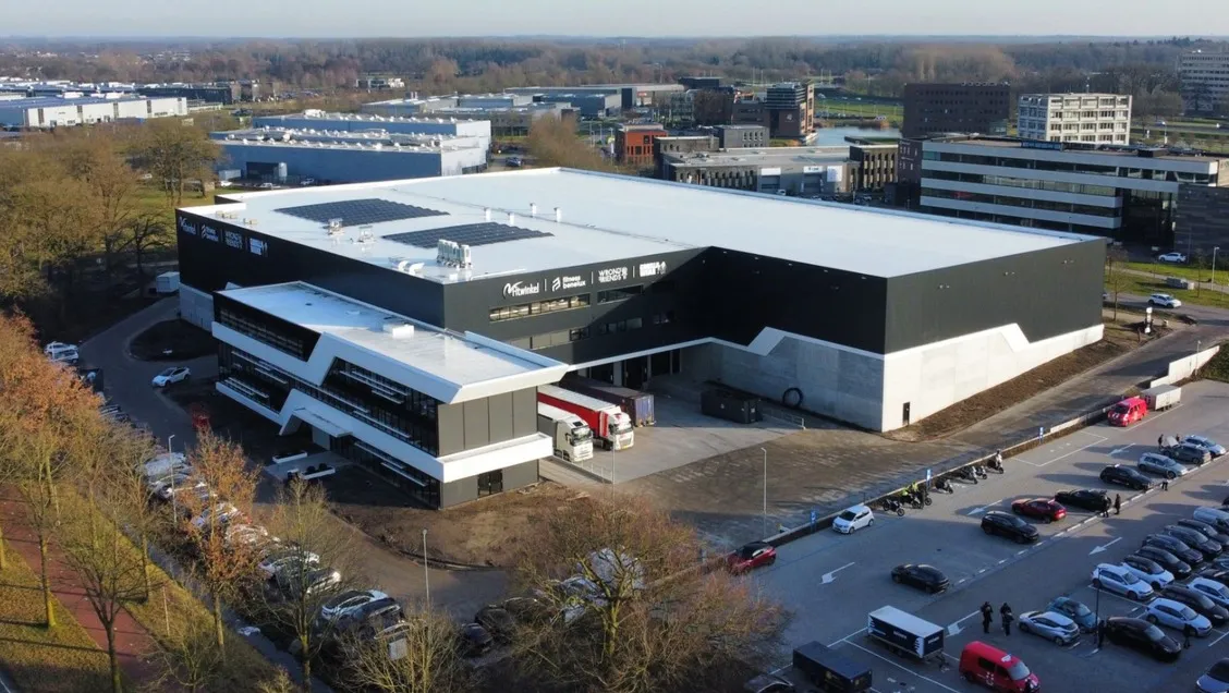 Aerial photo of the Fitwinkel distribution centre, with lorries at the loading docks and a full car park.